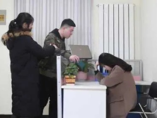 公司暖心小举动，100元奖励背后的员工加班故事与深思